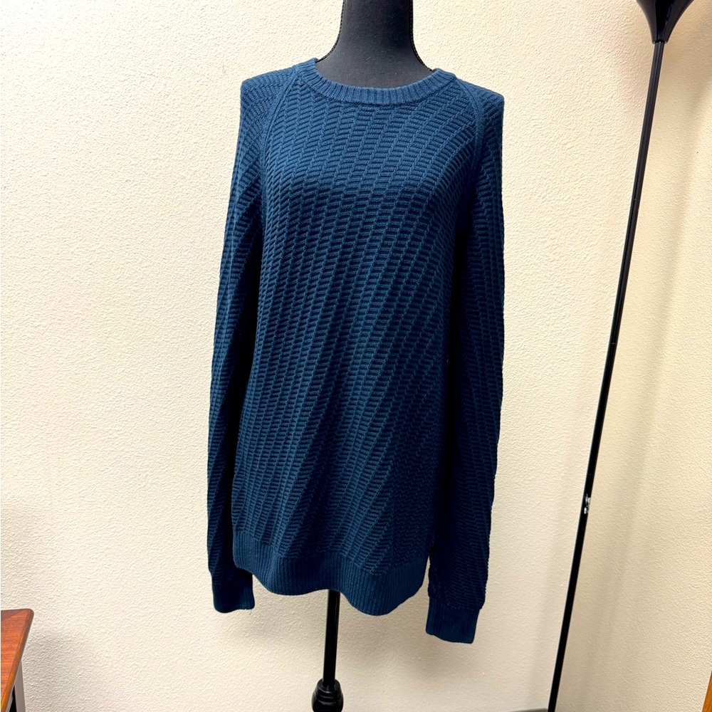 Abercrombie & Fitch Textured Knit Sweater - Men's Medium. Navy
